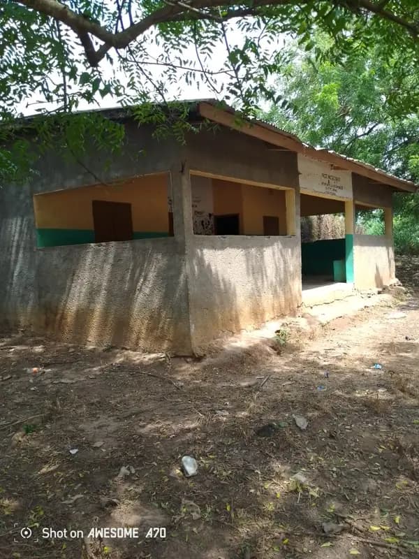 Bâtiment du village de Zakoua avant les travaux