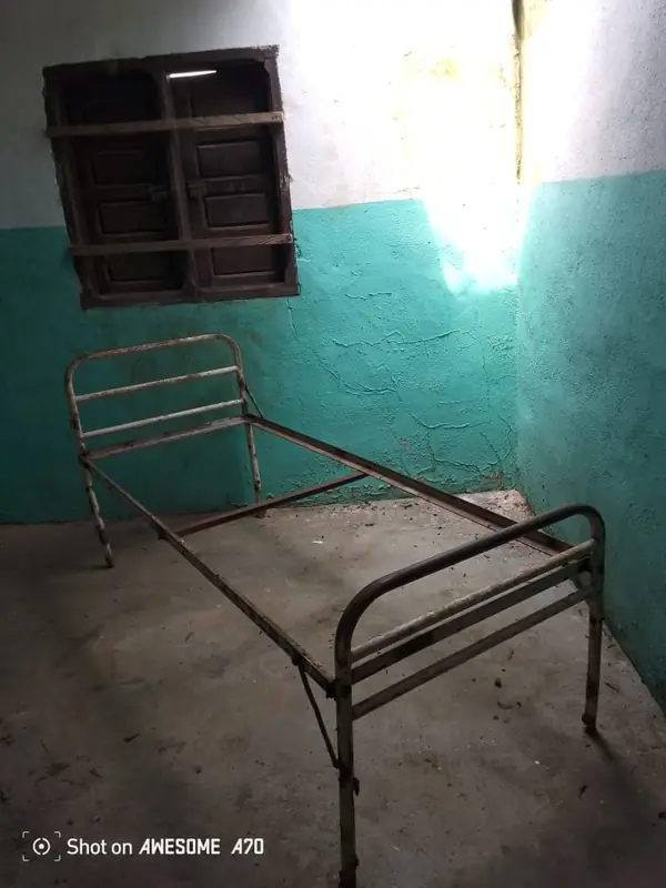 Salle du centre de santé de Zakoua avant réhabilitation